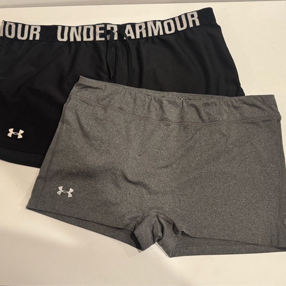 Under Armour Women's Athletic Shorts in Black and Gray Size XL